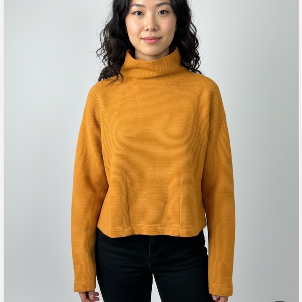 VINTAGE Limited Mock Neck Cotton Blend Crop Top. M